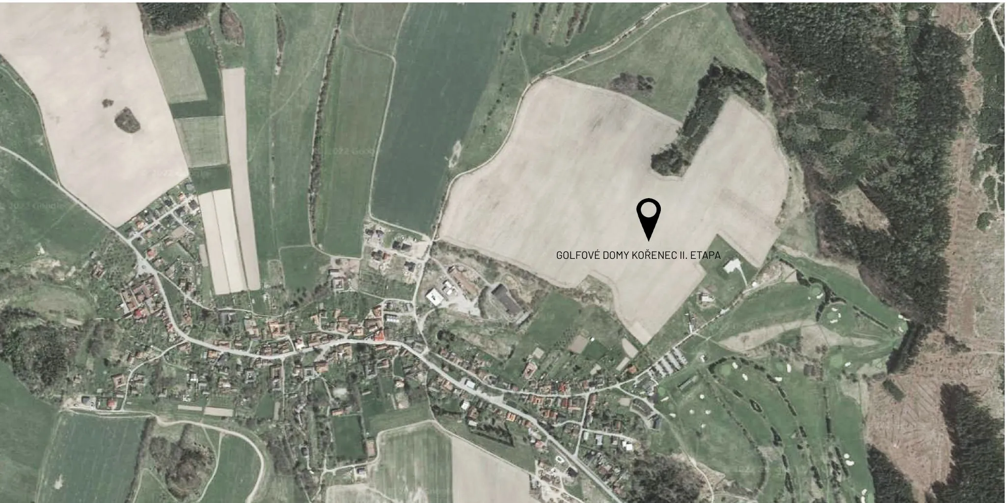 Letecký snímek Kořence s vyznačeným pozemkem 2. etapy a golfovým hřištěm